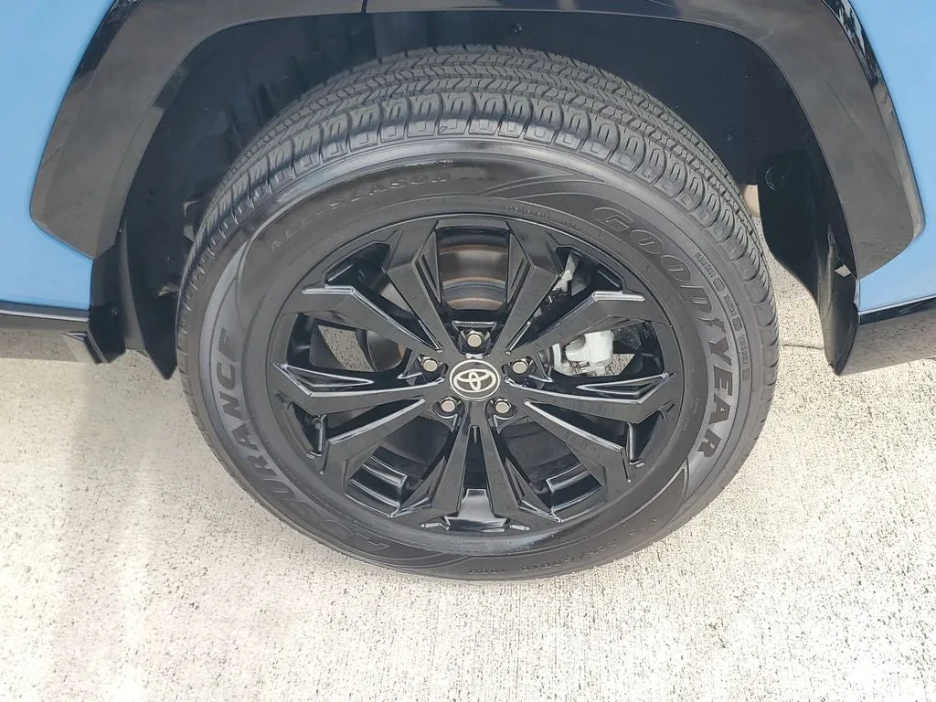 2022 Toyota RAV4 Hybrid XSE photo 7
