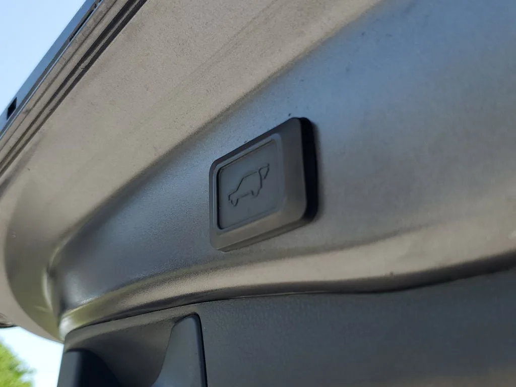2024 Toyota RAV4 XLE photo 11