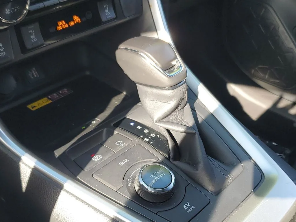 2024 Toyota RAV4 Hybrid XSE photo 31