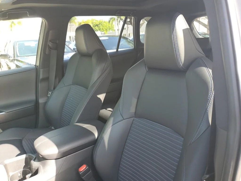 2024 Toyota RAV4 Hybrid XSE photo 21
