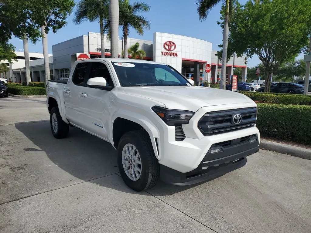 2024 Toyota Tacoma SR5 photo 3