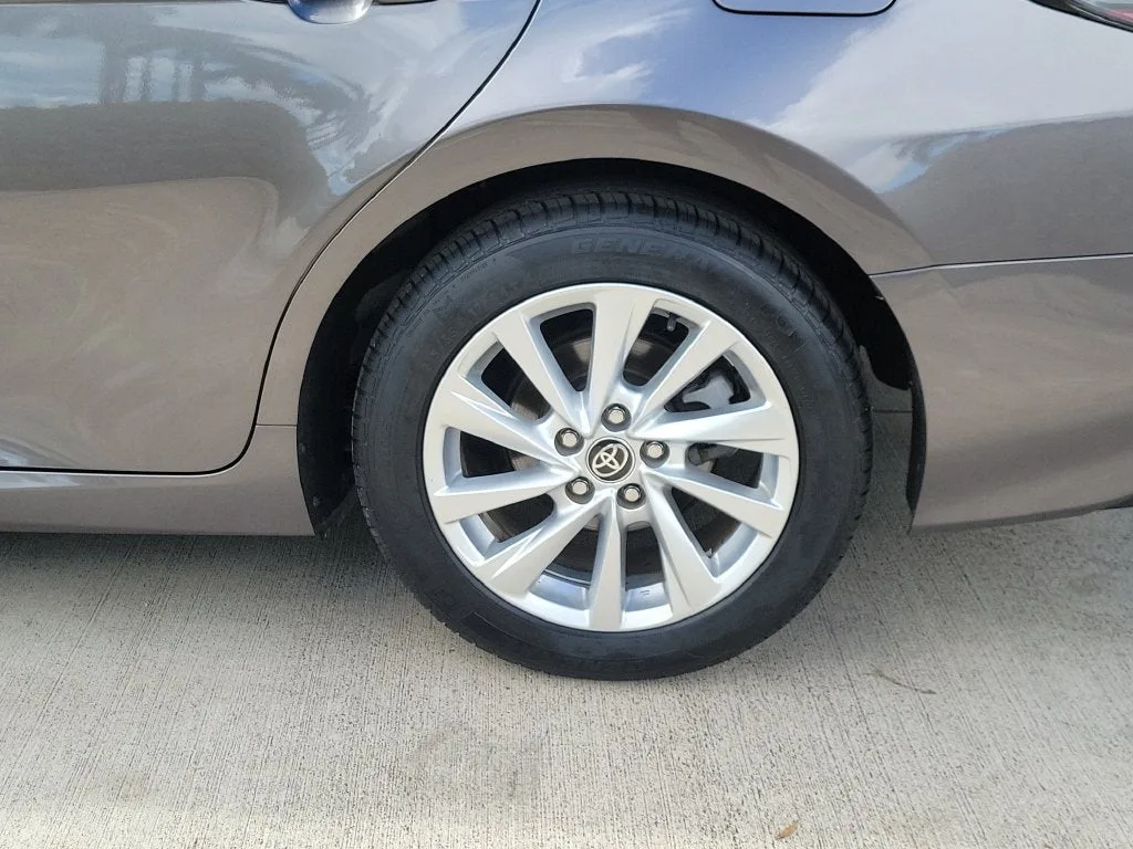 2023 Toyota Camry LE photo 7