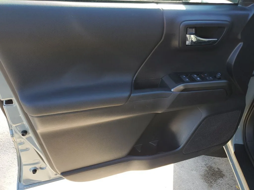 2023 Toyota Tacoma TRD Sport V6 photo 16