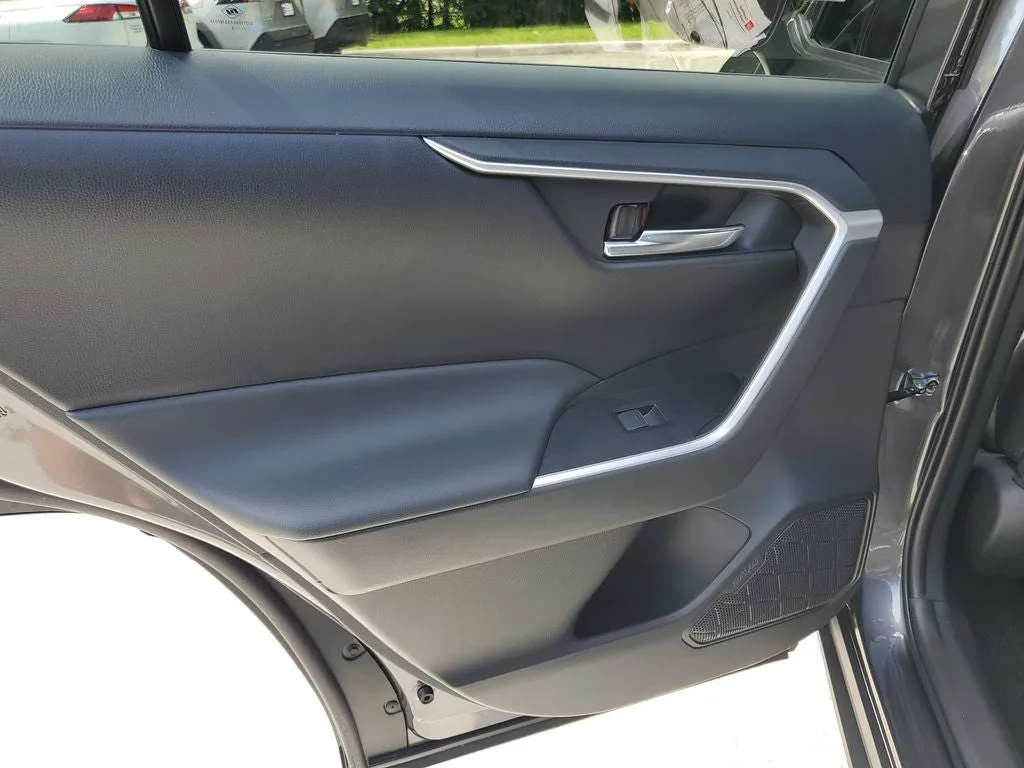 2024 Toyota RAV4 XLE photo 11