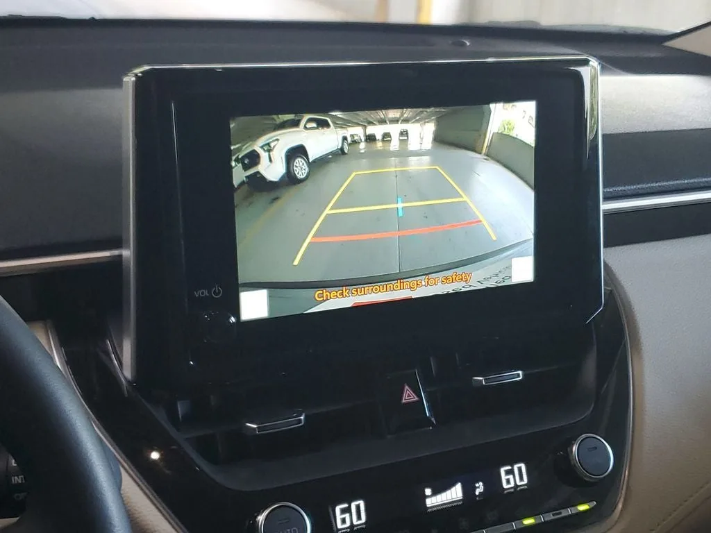2024 Toyota Corolla Cross XLE photo 27