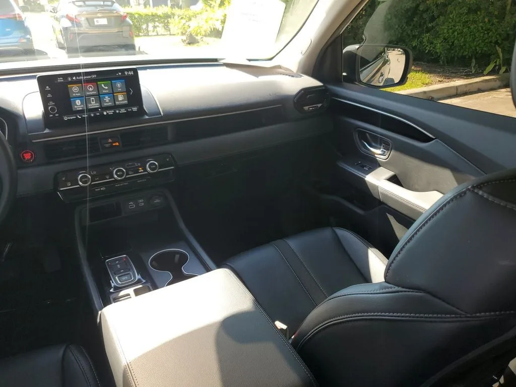 2025 Honda Pilot Touring photo 18