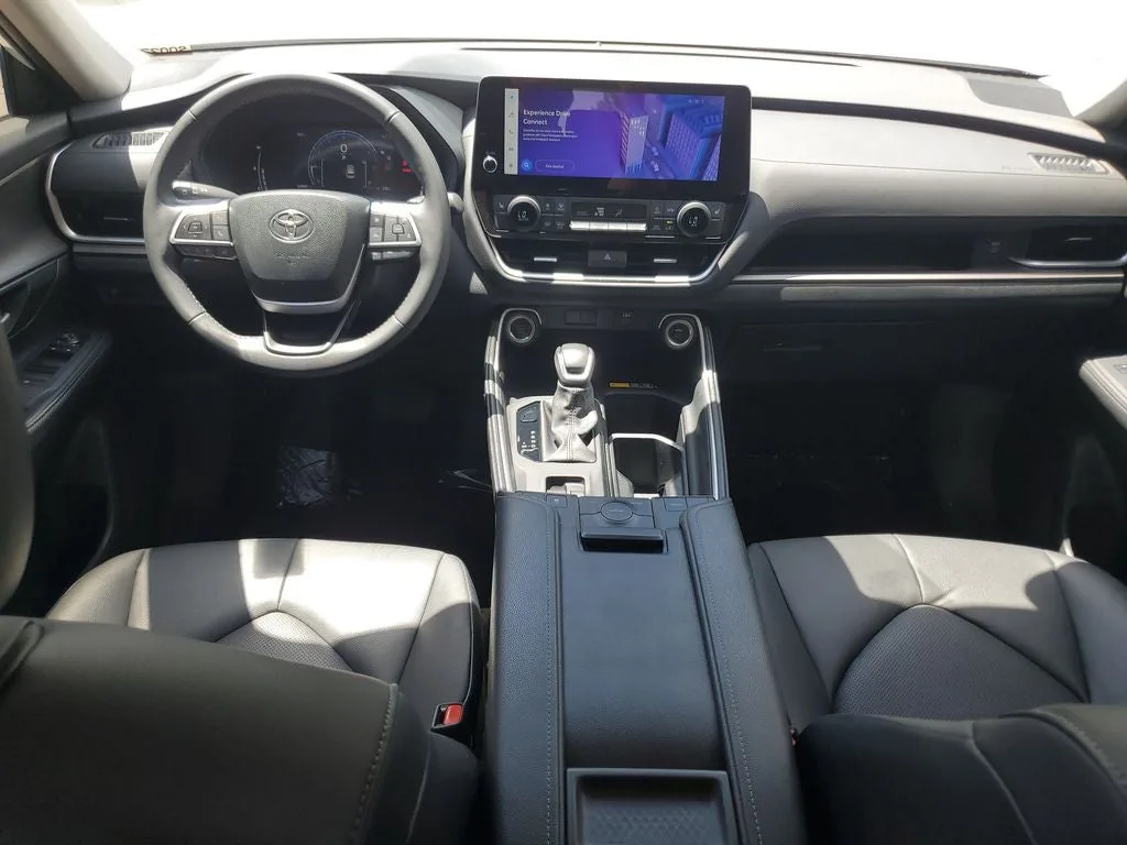 2024 Toyota Grand Highlander XLE photo 16
