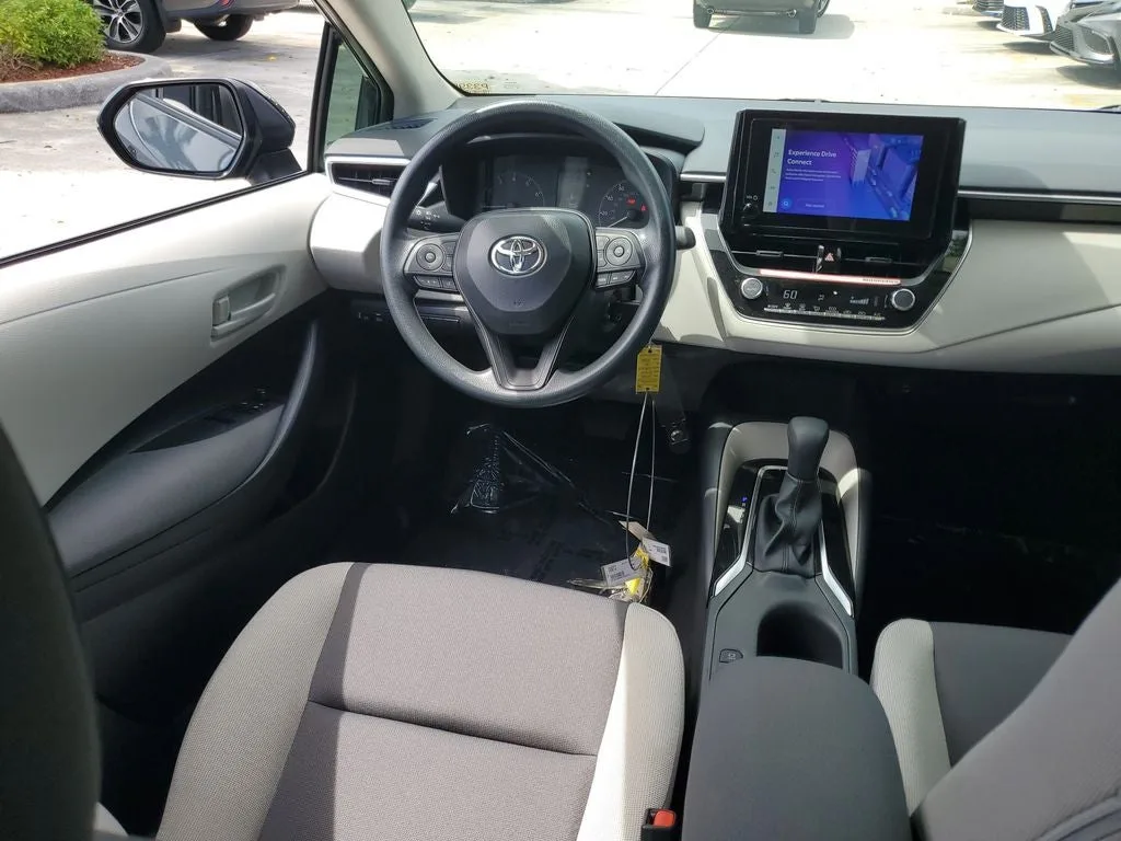 2025 Toyota Corolla LE photo 14