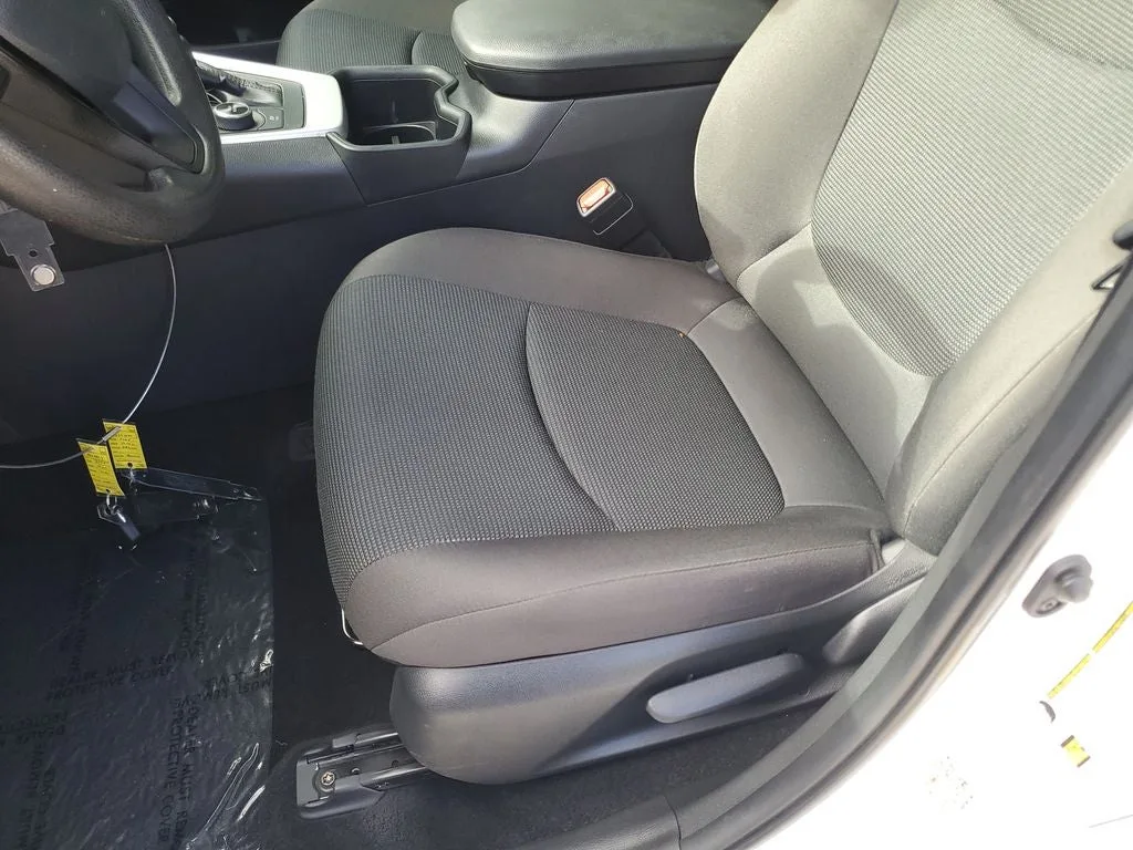 2025 Toyota RAV4 Hybrid LE photo 20