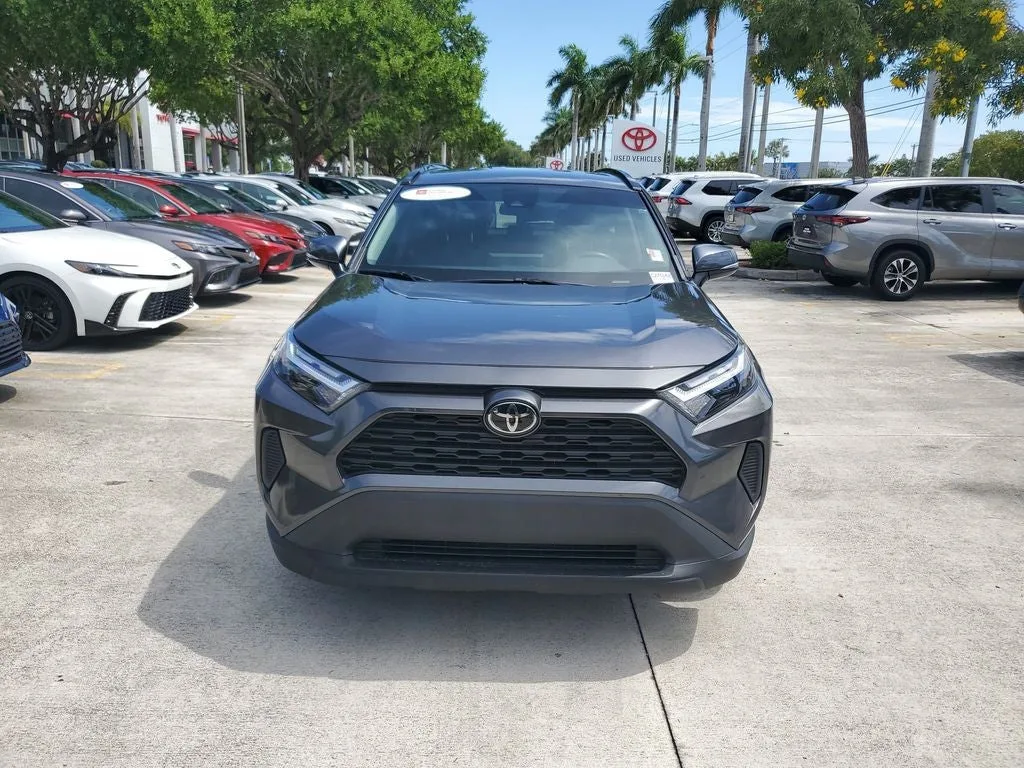 2024 Toyota RAV4 XLE photo 2