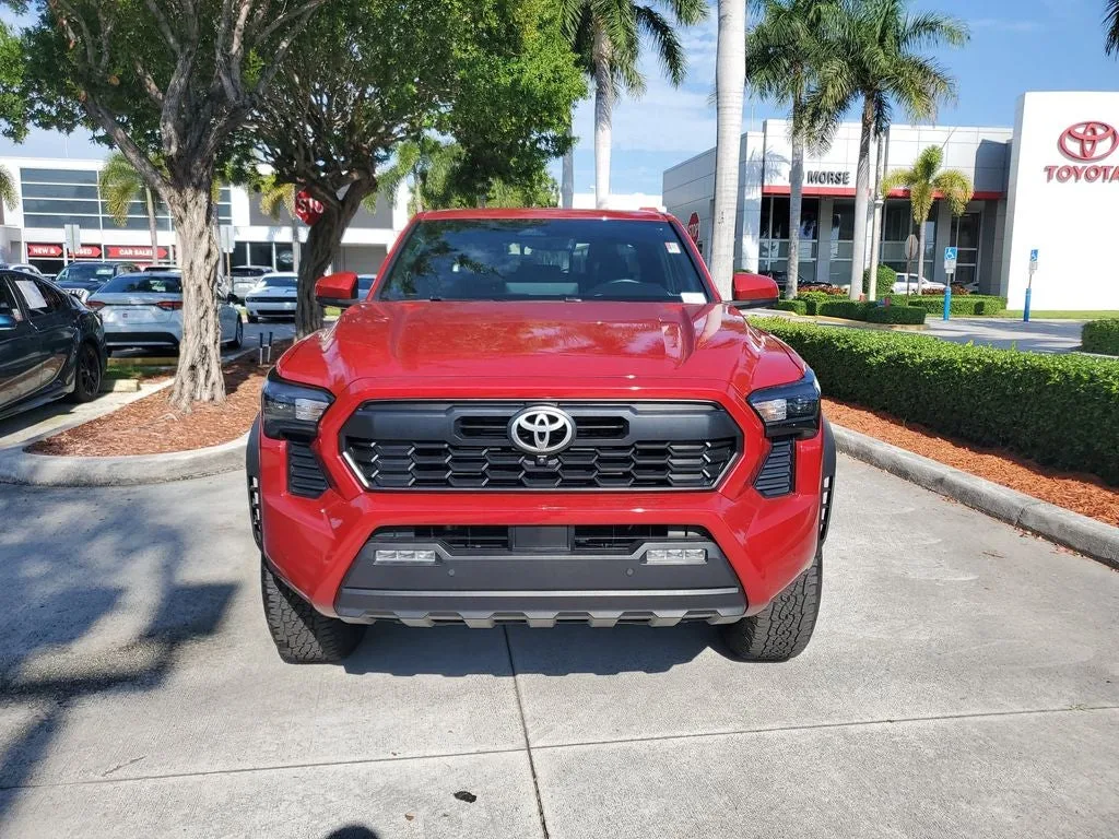 2024 Toyota Tacoma TRD Off-Road photo 2
