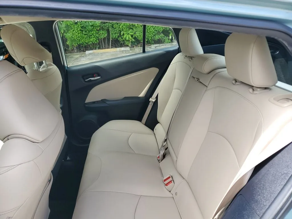 2022 Toyota Prius XLE photo 12