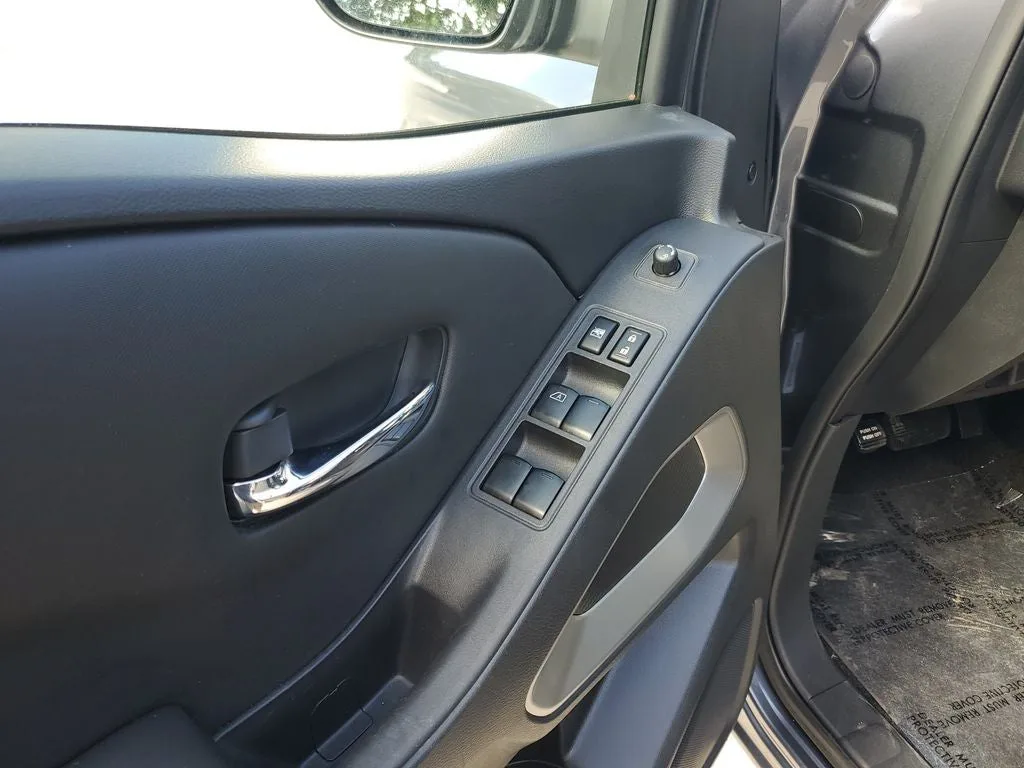 2023 Nissan Frontier SV photo 17