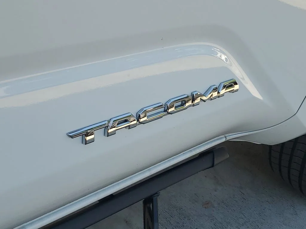 2024 Toyota Tacoma SR5 photo 9