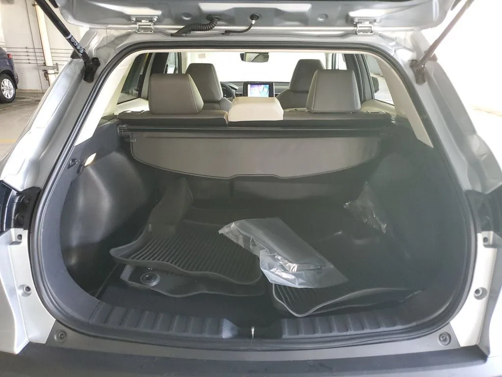 2024 Toyota Corolla Cross XLE photo 10