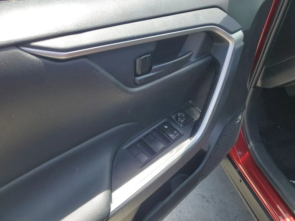 2024 Toyota RAV4 LE photo 18