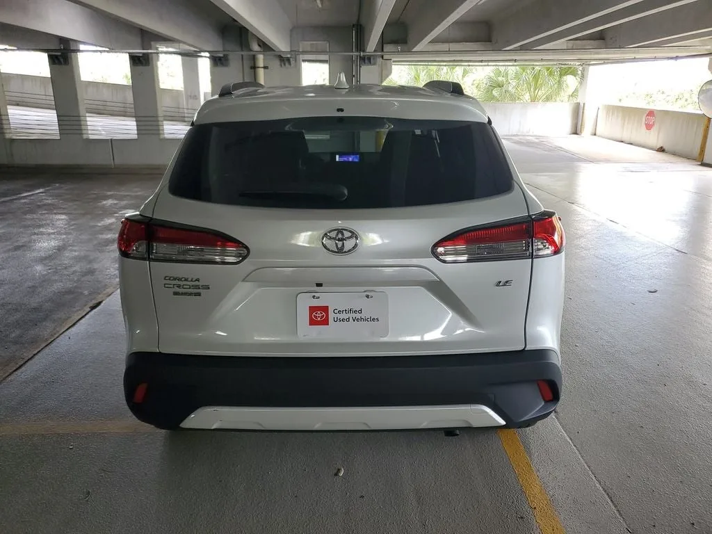 2024 Toyota Corolla Cross LE photo 5