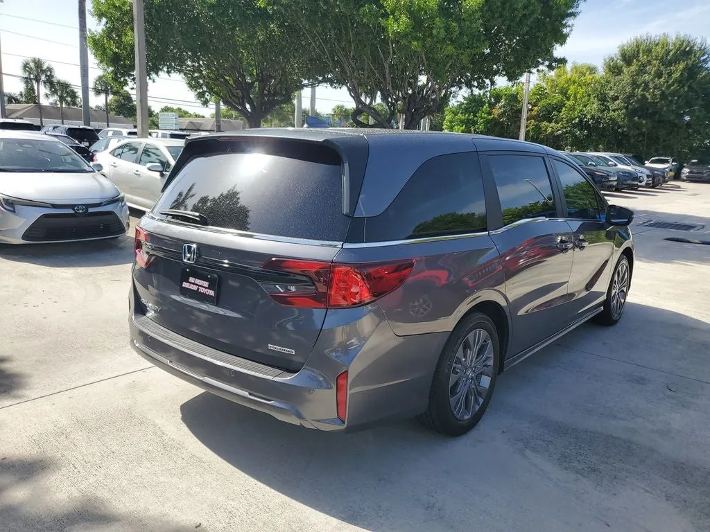 2025 Honda Odyssey Touring photo 4