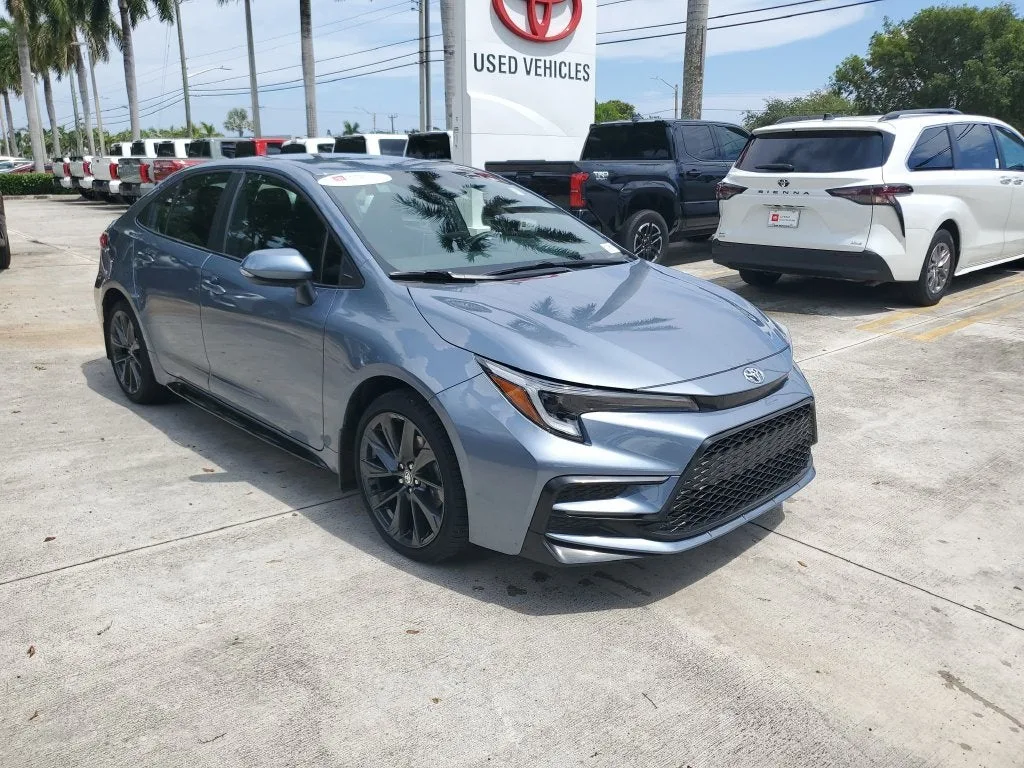2026 Toyota Corolla SE photo 3