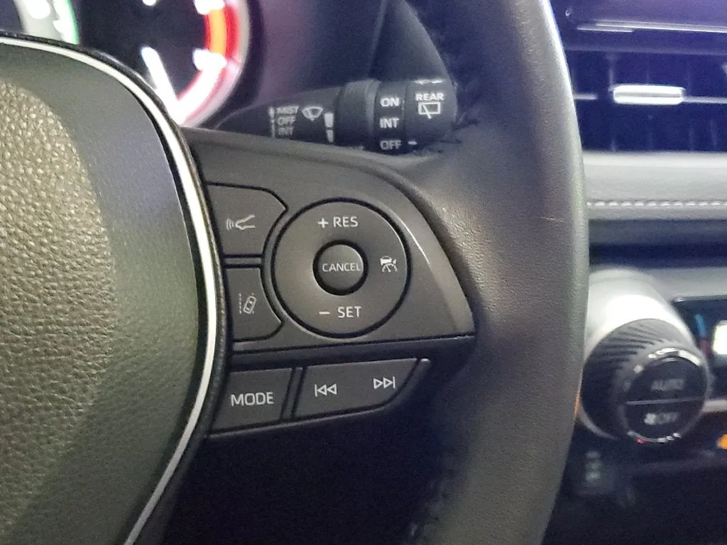 2024 Toyota RAV4 XLE Premium photo 25