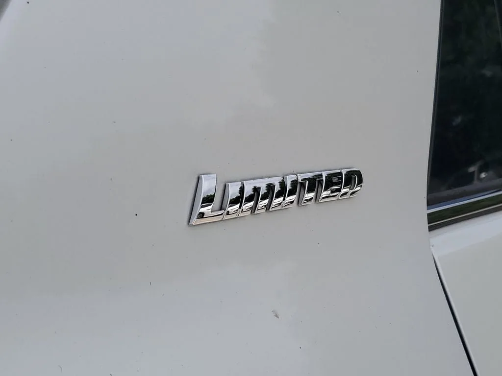 2024 Toyota 4Runner Limited photo 7