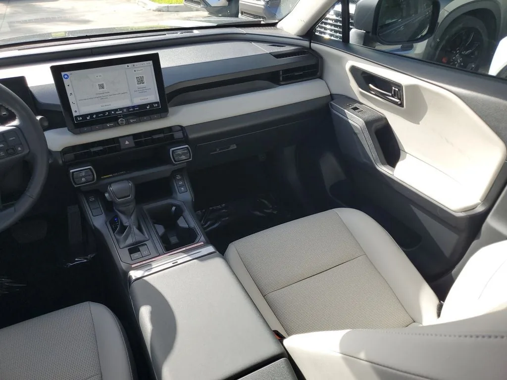 2026 Toyota RAV4 XLE Premium photo 17