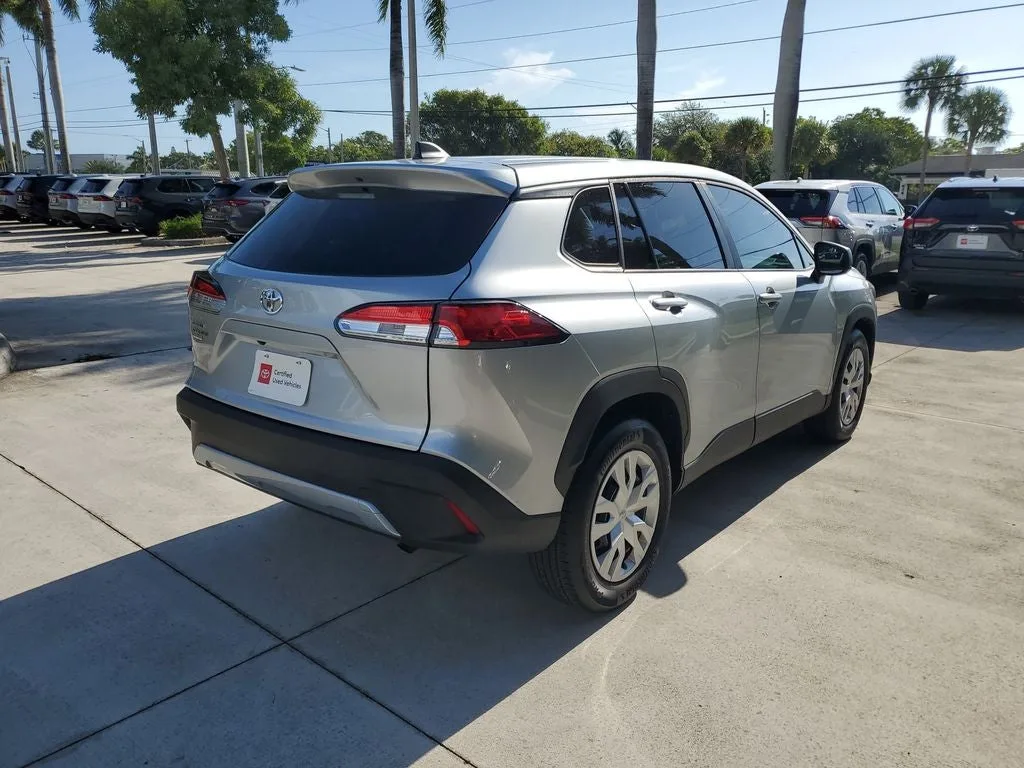 2024 Toyota Corolla Cross L photo 4