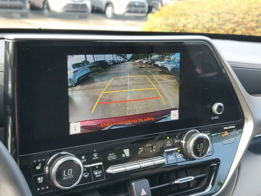 2023 Toyota Highlander Limited photo 29