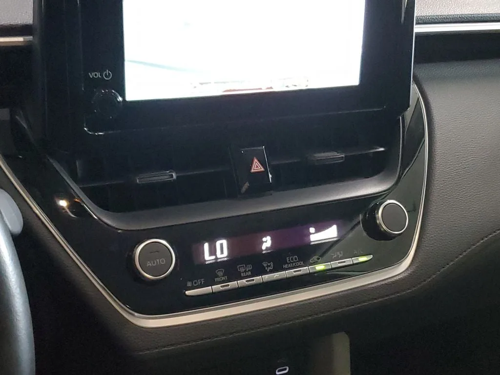 2024 Toyota Corolla Cross LE photo 28