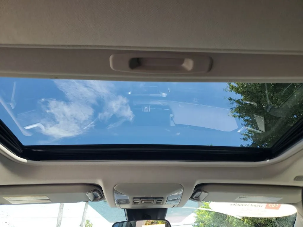 2024 Toyota RAV4 XLE photo 18
