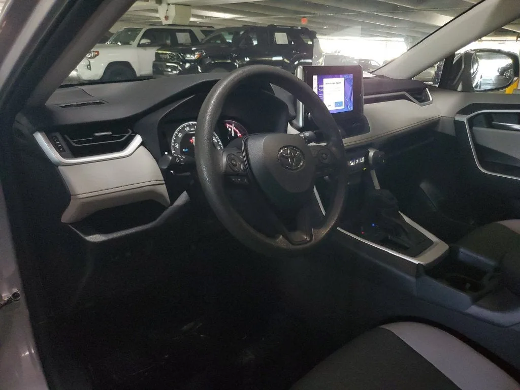 2025 Toyota RAV4 XLE photo 21