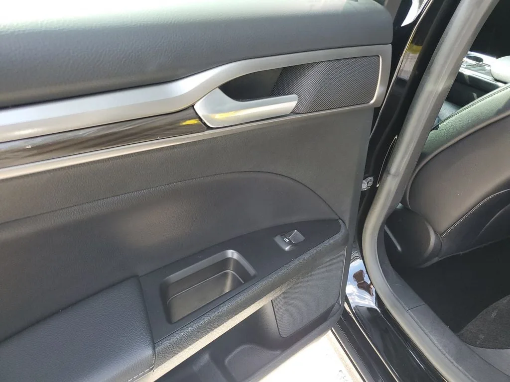 2017 Ford Fusion SE photo 12