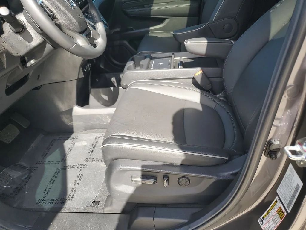 2025 Honda Odyssey Touring photo 22