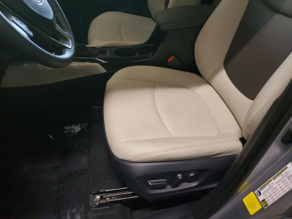 2024 Toyota Corolla Cross XLE photo 20