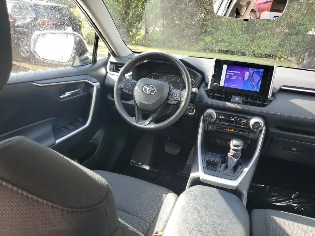 2025 Toyota RAV4 XLE photo 14