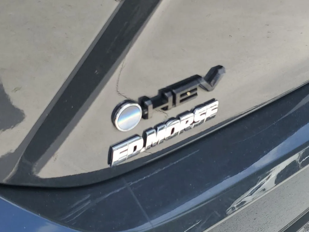 2025 Toyota Camry SE photo 7