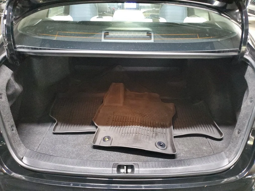 2025 Toyota Corolla LE photo 10