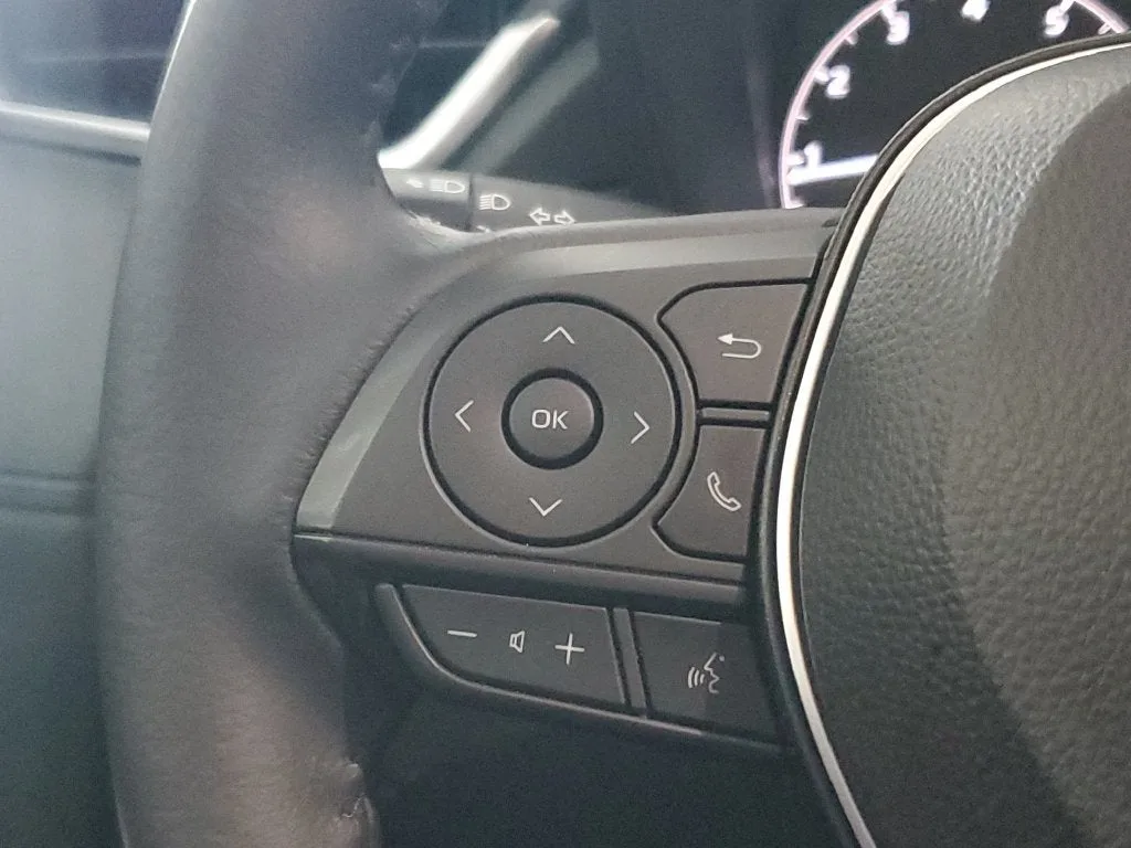 2023 Toyota Corolla Cross LE photo 23