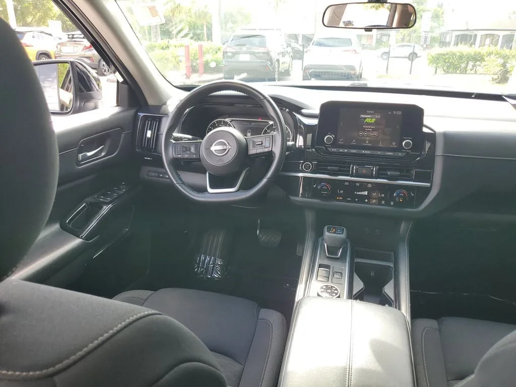 2022 Nissan Pathfinder SV photo 16