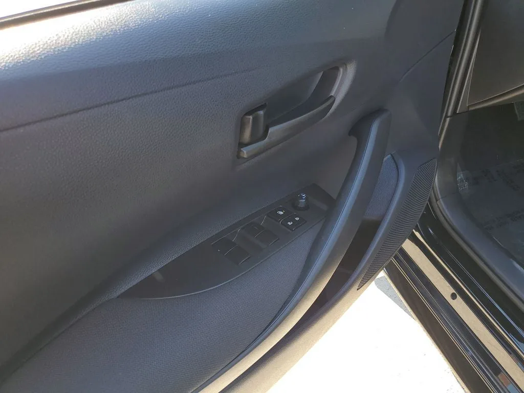 2025 Toyota Corolla LE photo 17