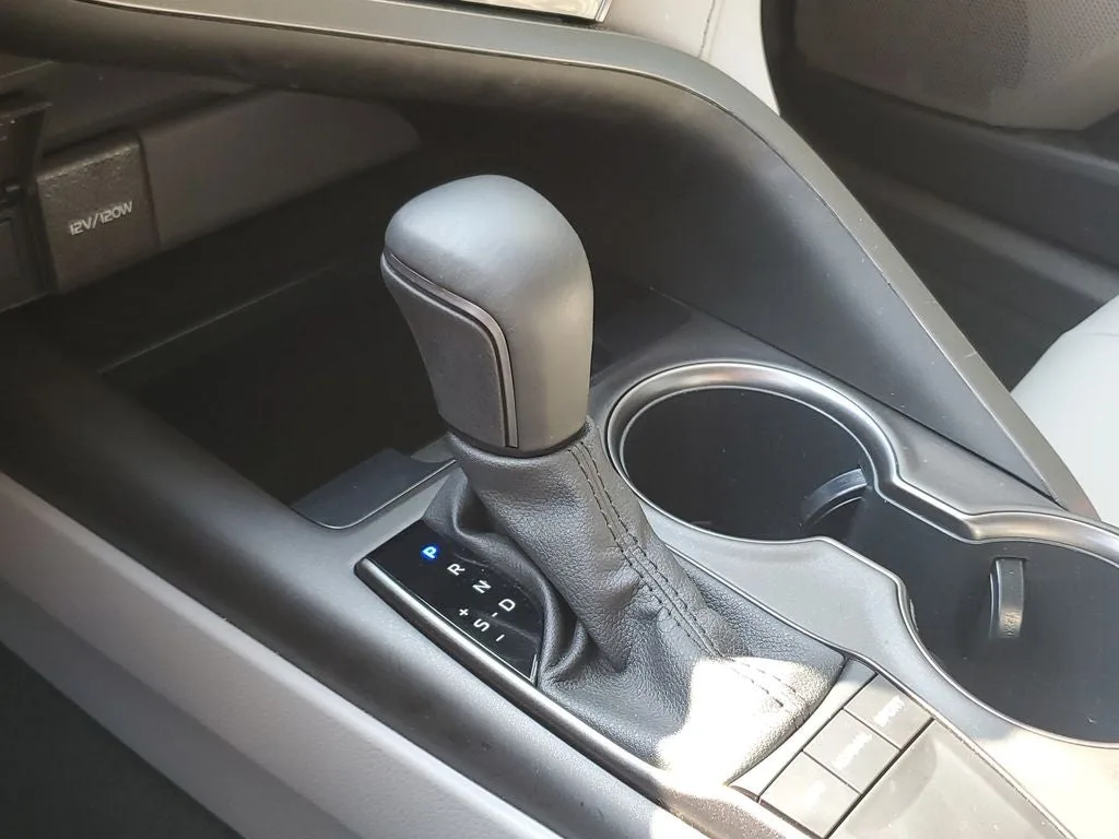 2023 Toyota Camry SE photo 27