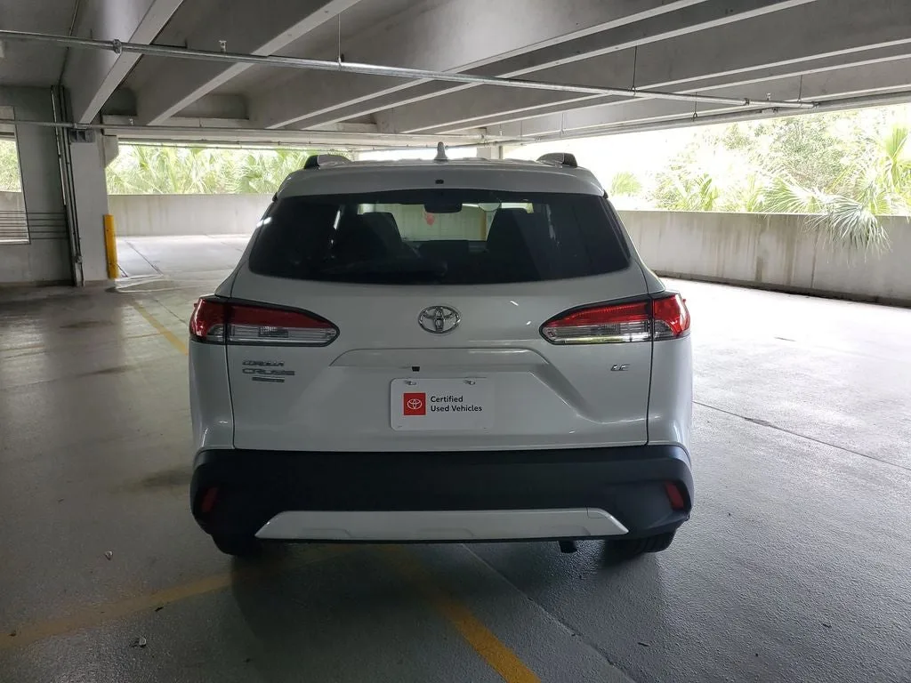 2024 Toyota Corolla Cross LE photo 5