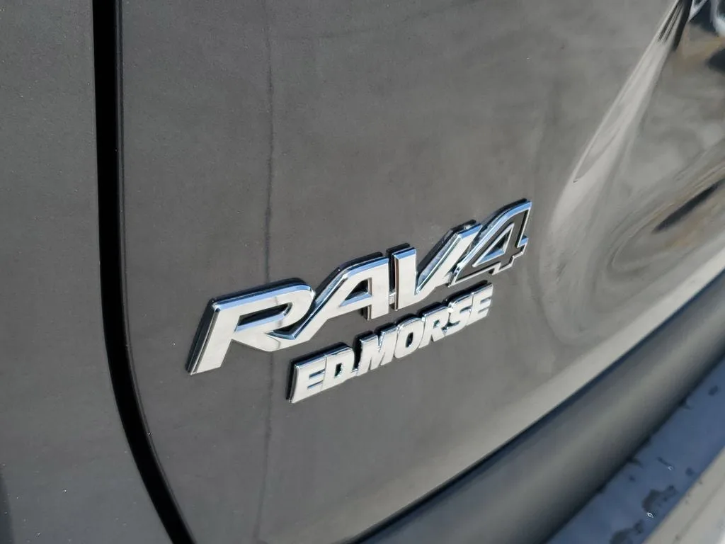 2024 Toyota RAV4 XLE photo 8