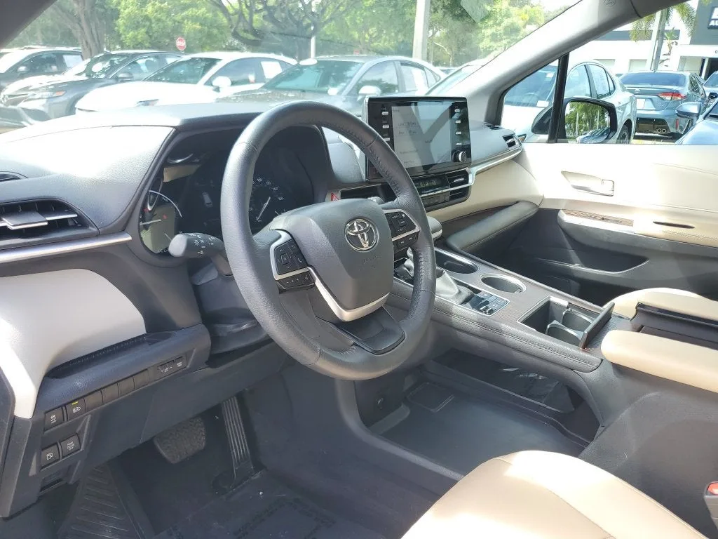 2024 Toyota Sienna XLE 8 Passenger photo 23