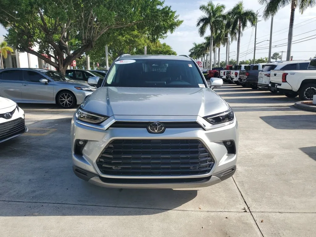 2024 Toyota Grand Highlander Hybrid Limited photo 2