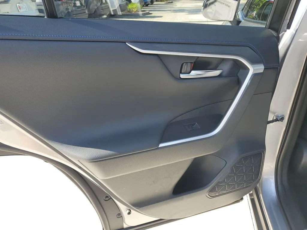 2024 Toyota RAV4 Hybrid XSE photo 12