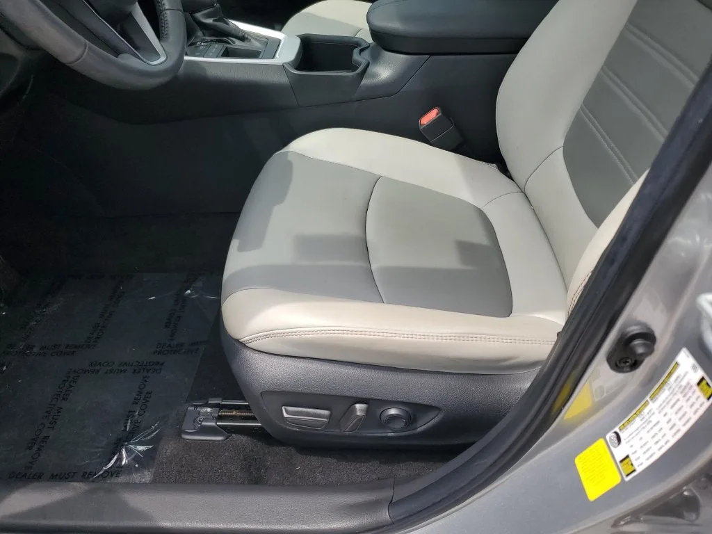 2023 Toyota RAV4 XLE Premium photo 22
