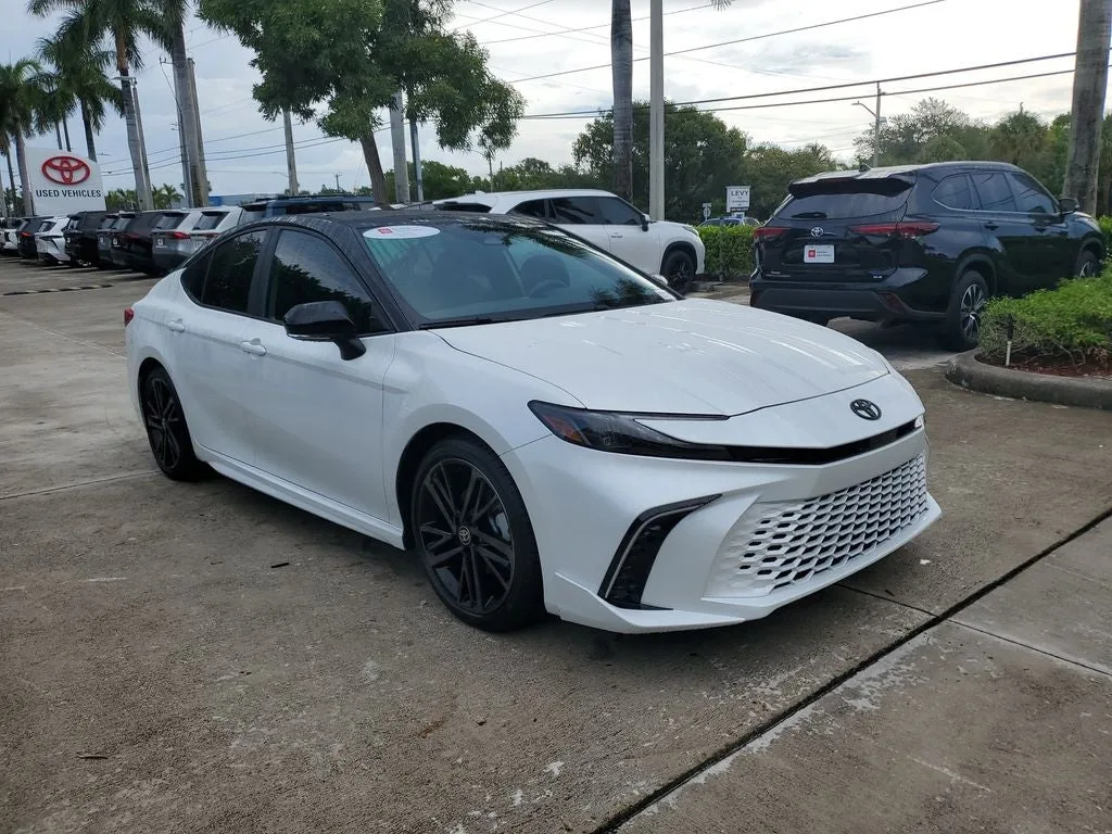 2025 Toyota Camry XSE photo 3