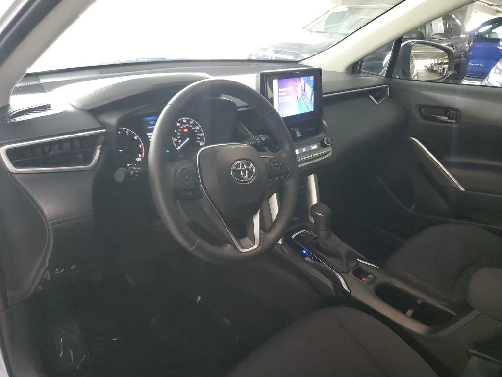 2023 Toyota Corolla Cross LE photo 21