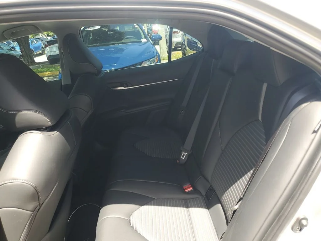 2024 Toyota Camry Hybrid SE photo 12